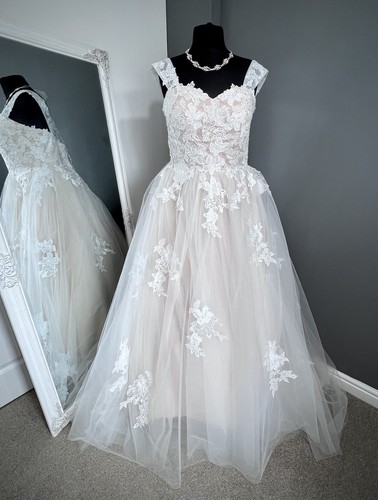 Size 18/20 Blush Lace Wedding Dress - Picture 8 of 8