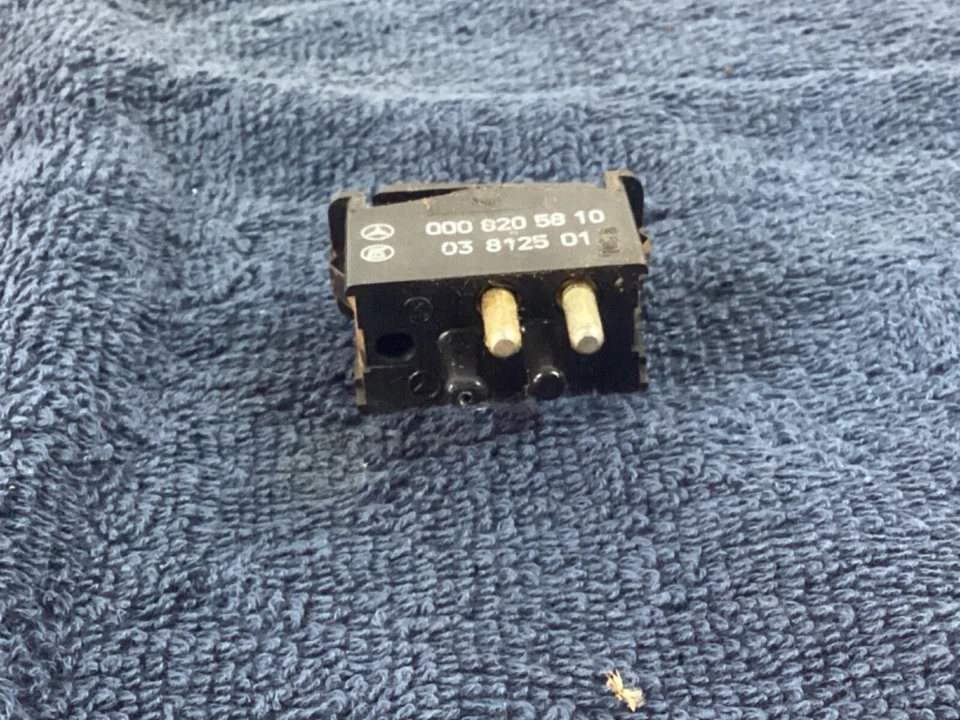 Interruptor de luz cúpula Mercedes-Benz W201 190E 190D - Imagem 3 de 3