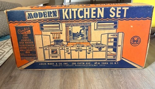 Excellent condition 1950s “Modern Kitchen” ToySet