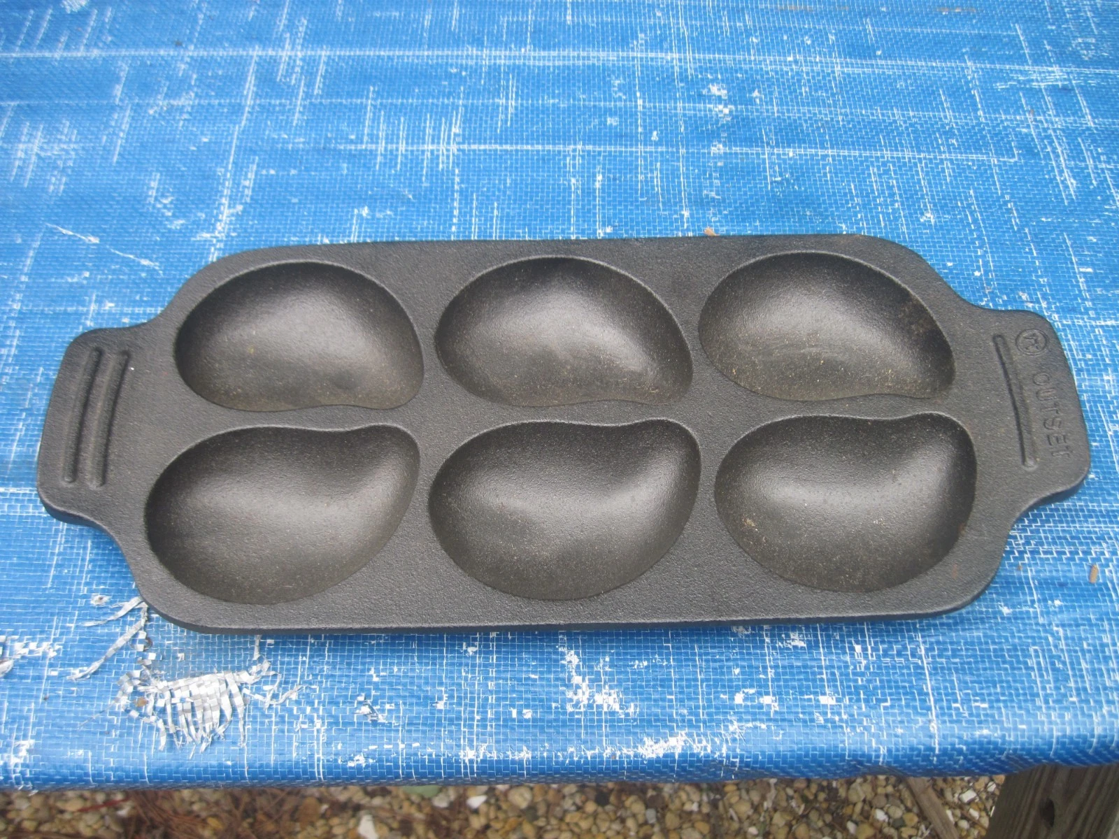 OUTSET Cast Iron OYSTER Pan, Can also used for Cornbread
