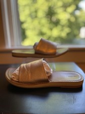 OluKai Nohie Olu Metallic Rose Gold Leather Upper Rubber Sole Slide Sandal Sz 7