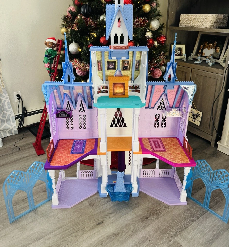 Frozen 2 Ultimate Arendelle 5’ Big Castle Playset & acc’s. Light Stage Works! - Image 3 of 4