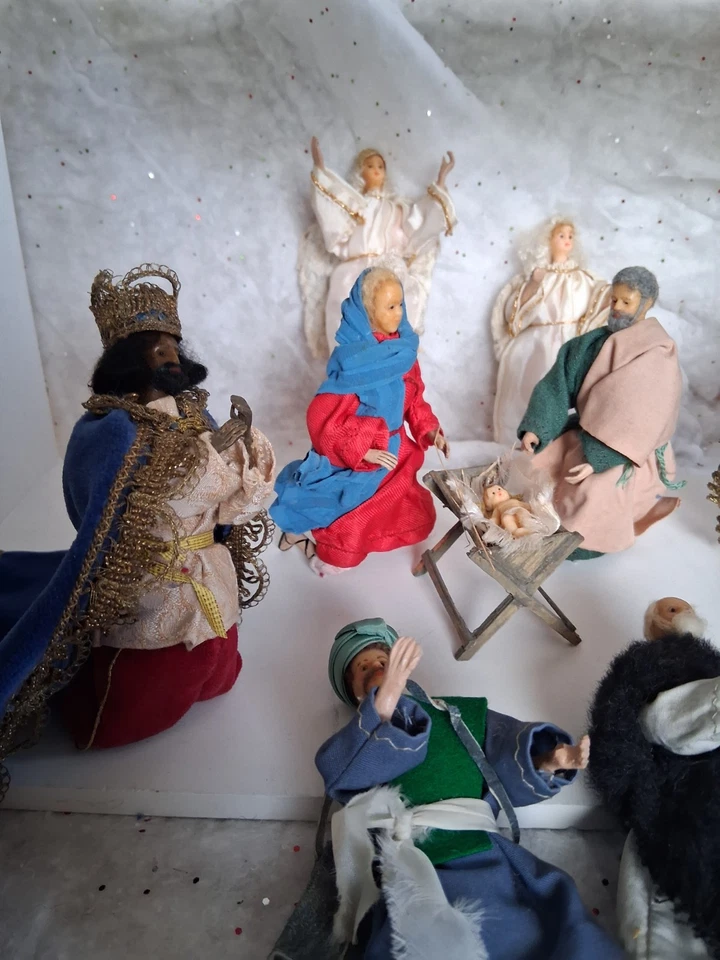 Ältere Krippenfiguren,Gesichter aus Wachs mit Stoffbekleidung - Bild 3 von 4