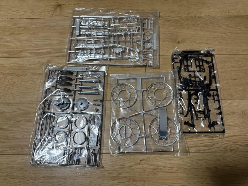 Tamiya 1/6 Bmw R75/5 Plastic Model Kit Motorcycle Replica Assembly Hobby Kit - Image 3 of 4