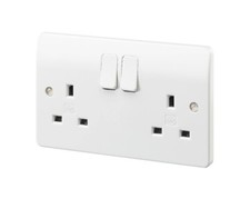 MK K2747 Double Socket Switched Plug Socket White Screwless Terminal Rapid