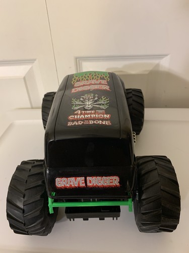 New Bright 1:10 RC 9.6V Monster Jam Grave Digger Truck No remote Crawler Rare - Picture 6 of 11
