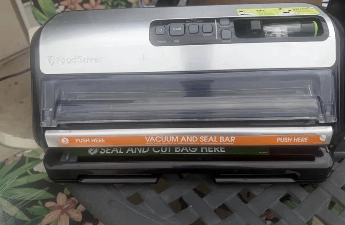 FoodSaver FM5200 2-in-1 Automatic Vacuum Sealer Machine - Silver/Black