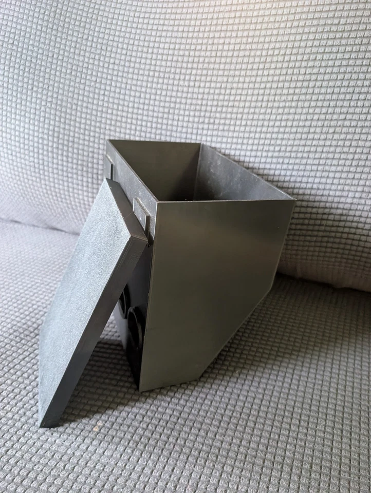 Alimentador de codorna grande com portas e tampa. Sem desperdício - Sem bagunça. Feito nos EUA - Imagem 4 de 4