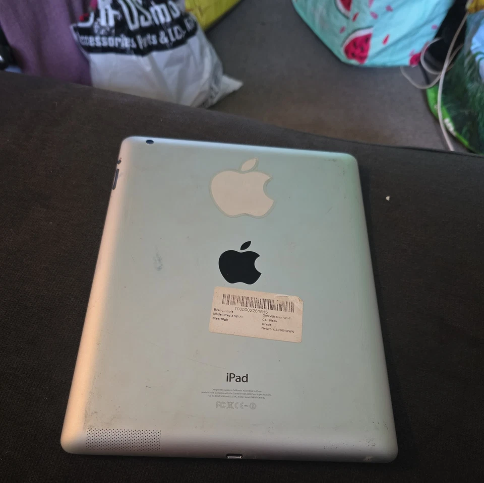 Apple iPad 4th Generation (A1458) 9.7" - 16 GB - Wifi Only - Black Used - Image 2 of 4