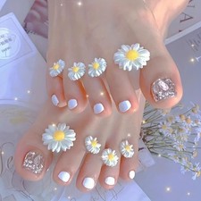 16pcs Silicone Toe Separators, Daisy Flower Spacers Nail Art Tools White