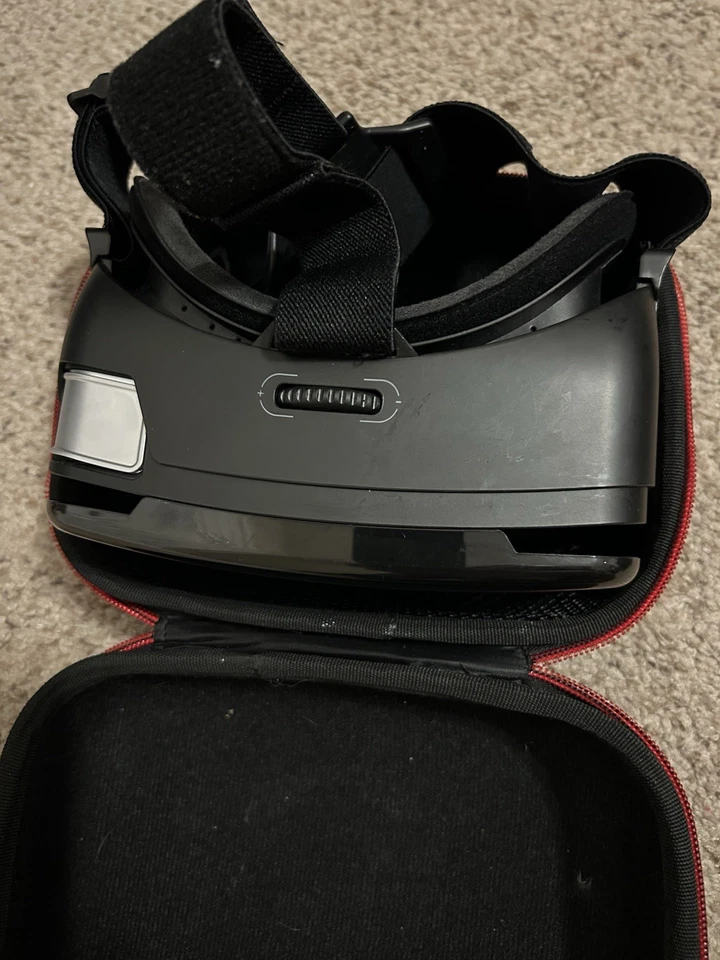 Homido V2 Virtual Reality Headset Compatible with Smartphones, Black w/case - Image 3 of 4