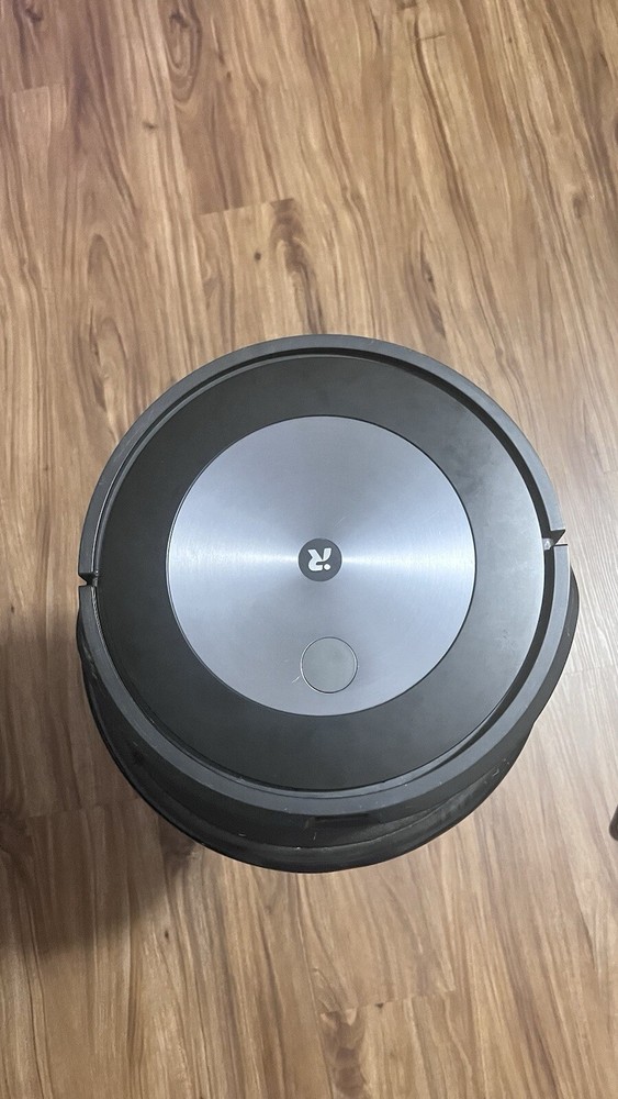 iRobot Roomba J7 Vacuum Cleaner