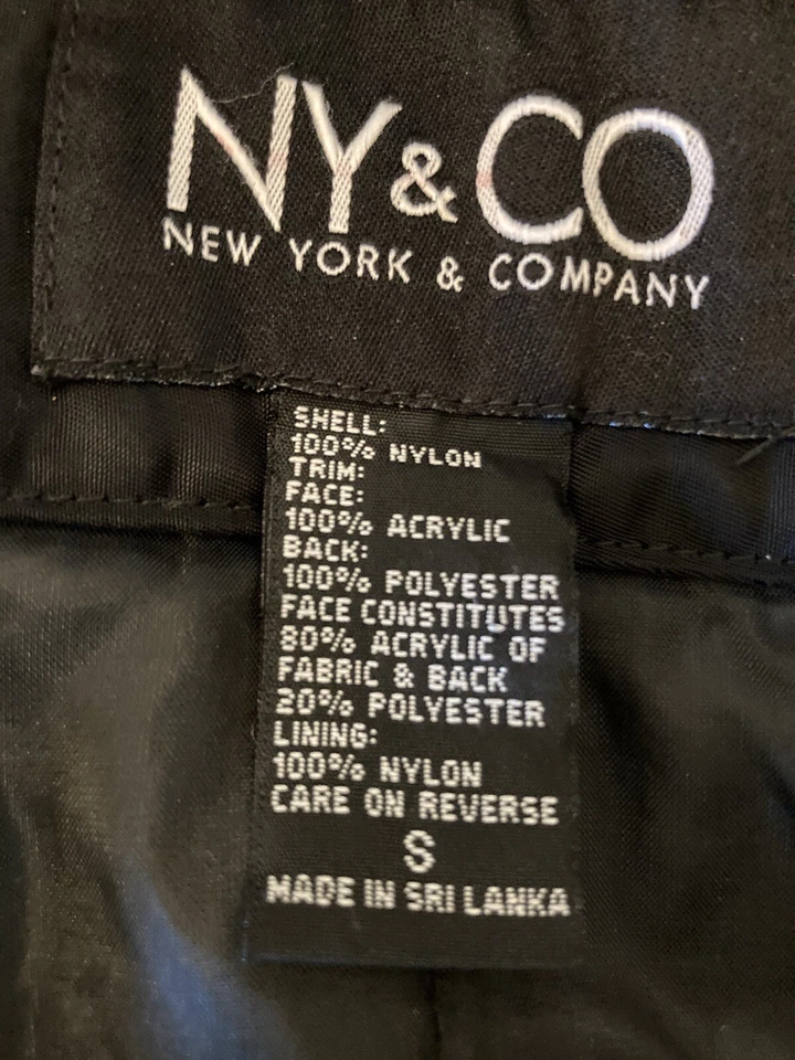 Jaqueta acolchoada vintage feminina NEW YORK & COMPANY preta com zíper frontal - Tamanho P - Imagem 4 de 4