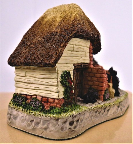 David Winter Cottages - Staffordshire Stable The Shires 1992 en caja original - Imagen 6 de 10