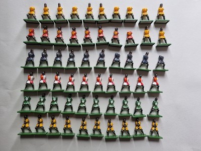 60 x 90er Jahre Britische Soldaten / Ritter alle mit Gliedmaßen fehlen