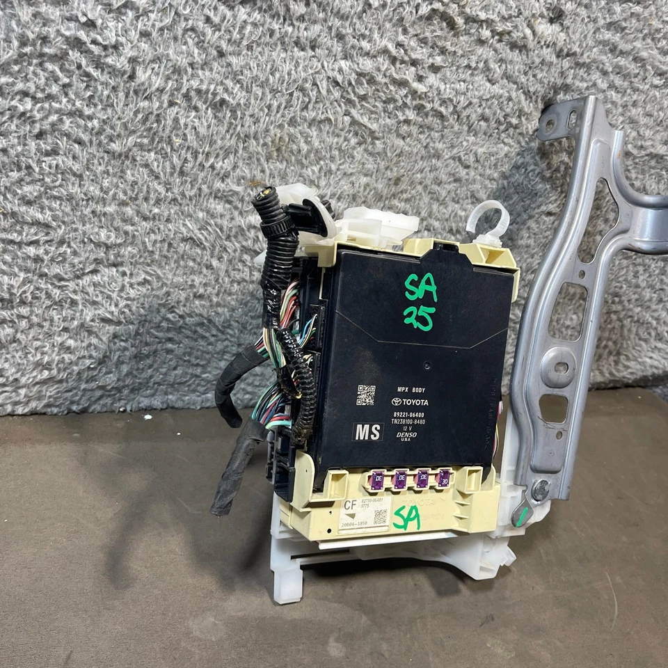 19-24 TOYOTA CAMRY BODY CONTROL MODULE - C62 - Image 2 of 4