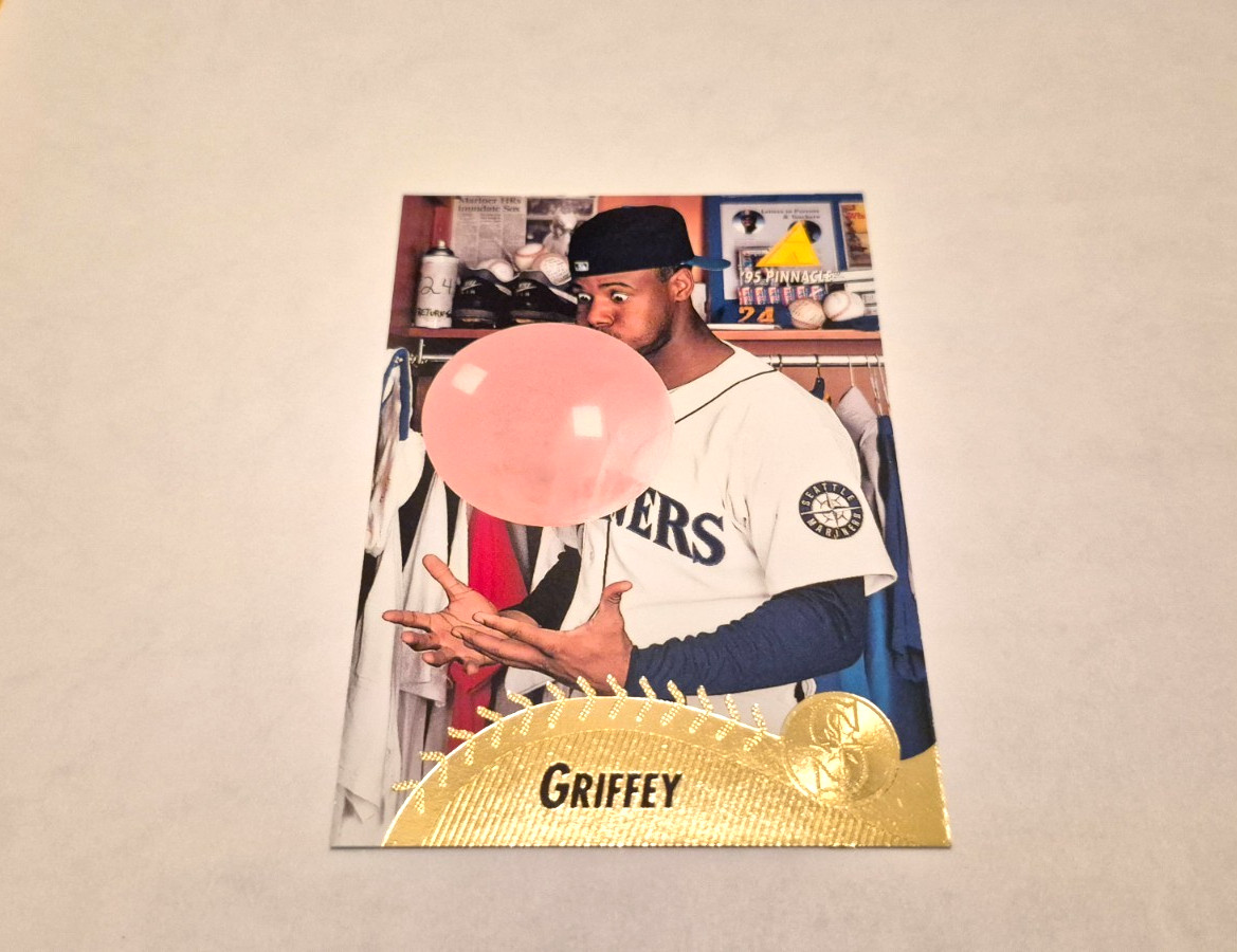 1995 Pinnacle Ken Griffey Jr. #128 Bubble Gum Card  - Seattle Mariners 1