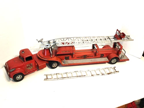 1950's Tonka Pressed Steel MFD Hydraulic Arial Ladder FireTruck No 5 Orig.Paint