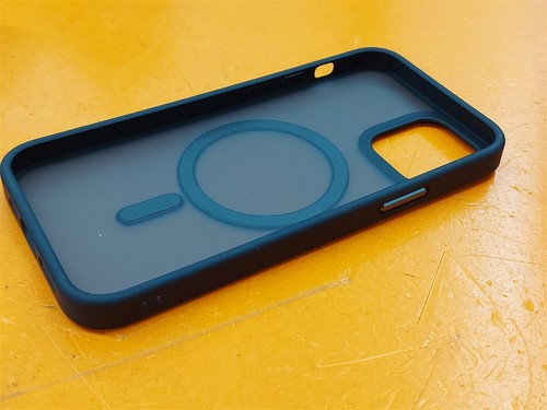 ⭐️⭐️⭐️⭐️⭐️ Mag-Safe Anti-Scratch iPhone 14 6.1" Frosted Black Protective Case - Picture 3 of 7