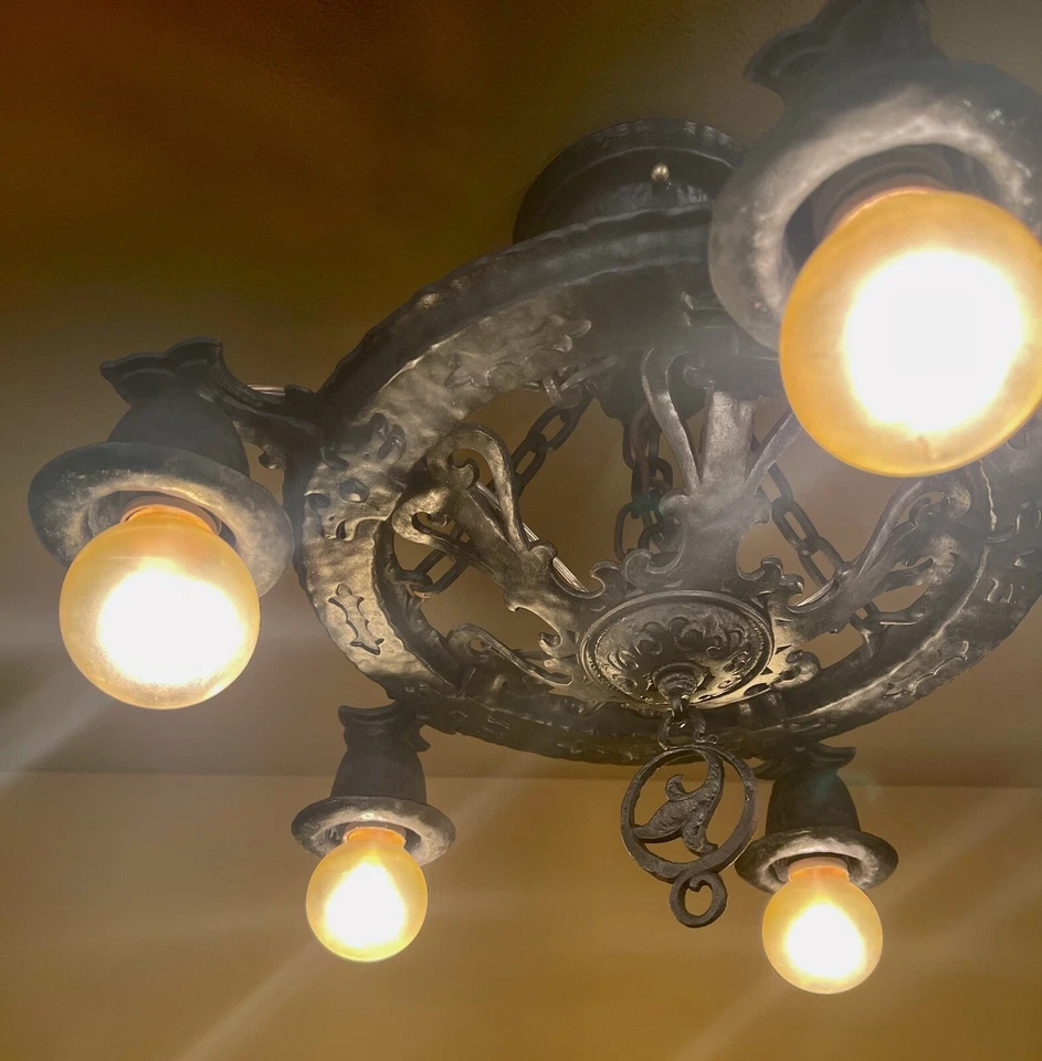 Vintage Light 1930 Virden Beacon Hill "dog head" semi-flush ceiling light - Image 3 of 4