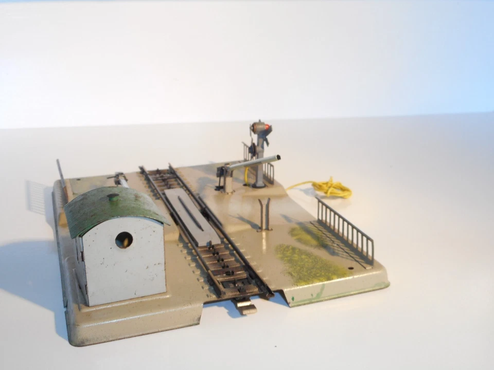 Marklin Vintage Metal Level Crossing 7054. Manual op. HO. 3 rail AC only.No box - Image 4 of 4