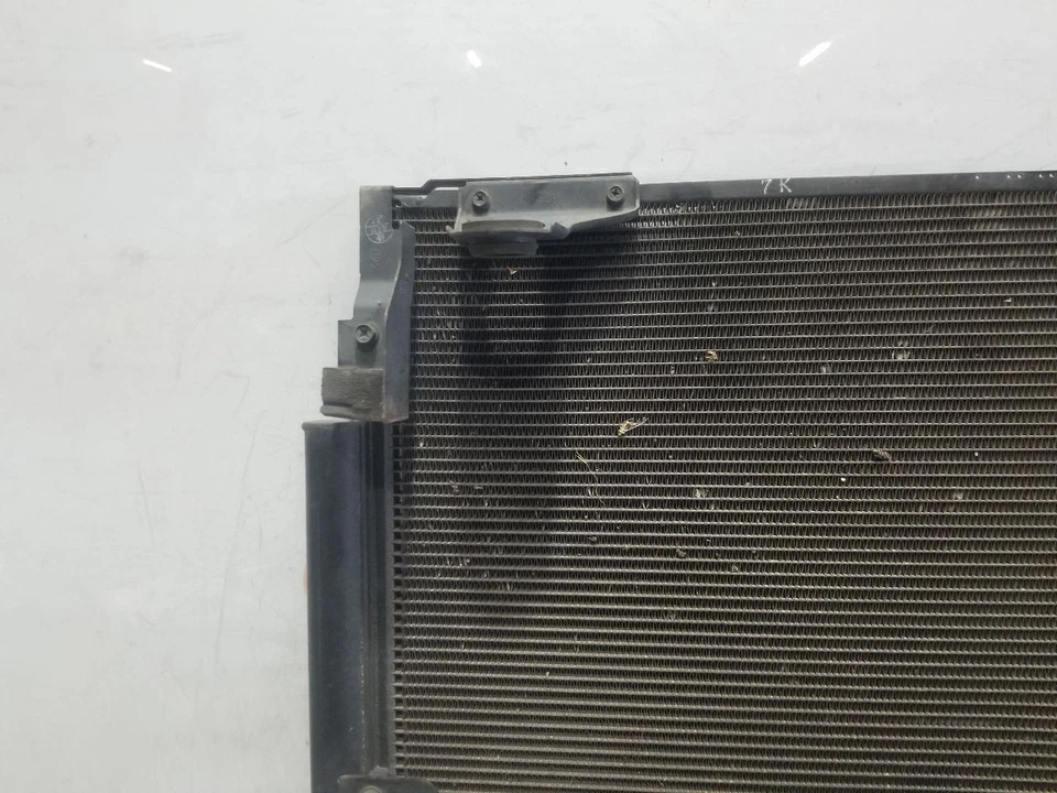 08 2008 Lexus LX570 5,7 L condensador de CA Foto 2 de 4