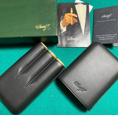 Unused Davidoff Cigar Case black leather Robusto size with box