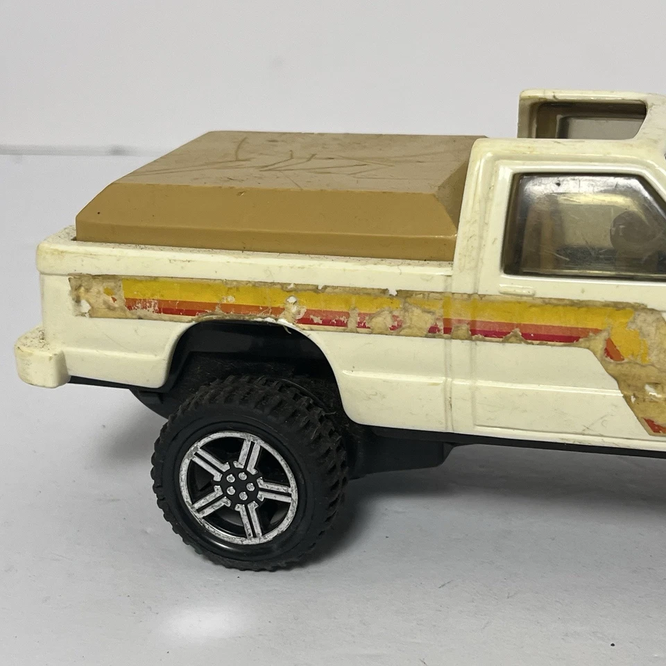 Hot Wheels Action Vehicles Chevy 4 Gears 4 On the Floor Pick-Up Truck 1982 - Image 2 of 4