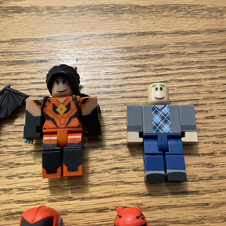 roblox action figure lot Royale, Battle Goddess, Series 2 & 4 Sweater Guy Tigris - Image 3 of 4