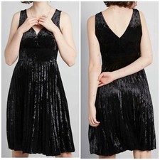 ModCloth Splendorous Spree Velvet Dress NWOT Black Size S Sleeveless V-neck (B84