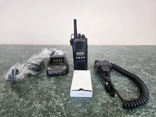 KENWOOD UHF TK-3180-K w/ Case, Mic (KMC-41), Charger KSC-32, New Battery