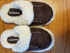 BODIPEDIC Womens Fuzzy Slippers Faux Fur Cozy Lounge Slippers Size 5-6 NWOT