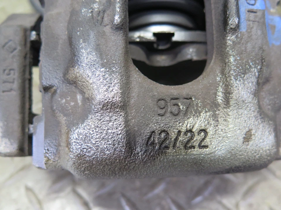 01-06 BMW E46 330i 330Ci RWD SET OF 2 REAR LEFT & RIGHT BRAKE CALIPER OEM - Image 3 of 4