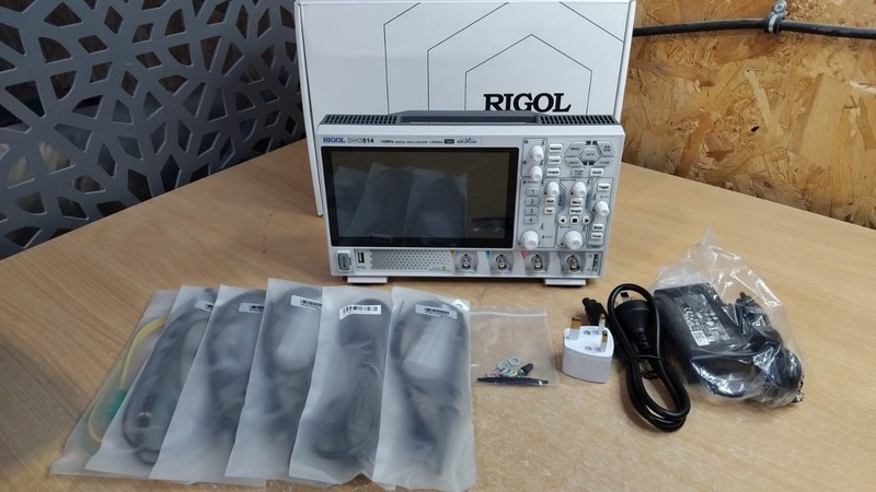 ONE NEW RIGOL DHO814 100MHz 4-Channel Digital Oscilloscope