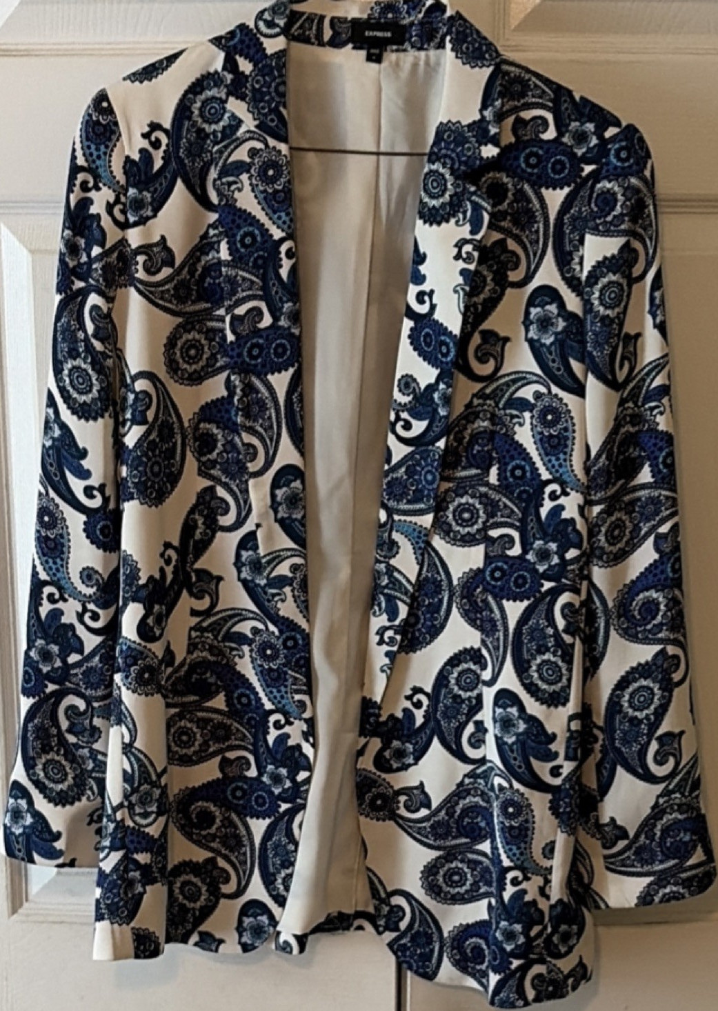 Express Women’s S Blue/White Paisley Short Jacket Open Front Lined Long Sleeve