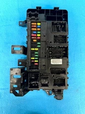2015-2018 Ford Mustang Fuse Relay Box Body Control Module BCM HR3T-15604 OEM