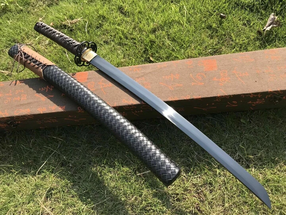 ESPADA WAKIZASHI SAMURAI JAPONESA TRADICIONAL HECHA A MANO HOJA NEGRA ESPIGA COMPLETA Foto 2 de 4