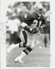 1989 Press Photo New Orleans Saints #21 Dalton Hilliard runs with the football