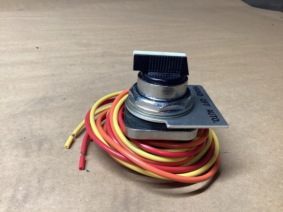 Selector Switch, Hand Off Auto 52SA2CAB #113G141*CO In stock  Free Shipping - Image 2 of 3