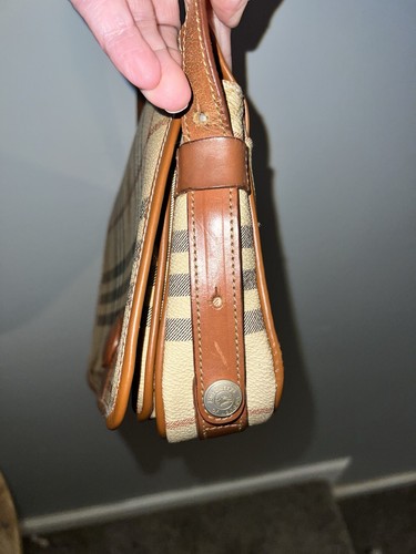 BURBERRY Bag. Vintage Burberrys Beige and Brown Check Shoulder Saddle Bag . - Picture 6 of 20
