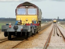 PHOTO  2011 FODDER DIKE BANK EASTVILLE CLASS 66078 STANDS NEAR THE FARM CROSSING