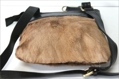 Sac Besace Frederic En Cuir Et Fourrure Rase Marron - Dimensions 25x22x5 Cm, TBE