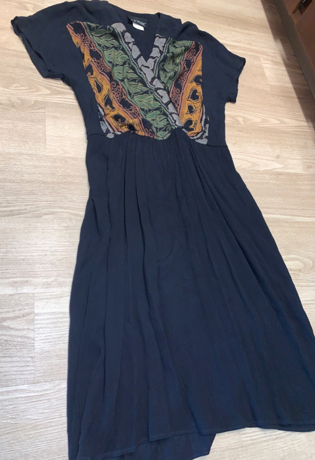 Vintage Phoebe Black Fall Leaf Pattern Short Slee… - image 2