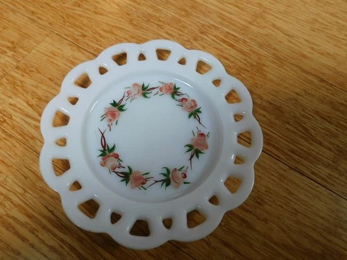 Milk Glass Lace Edge Salad Plate 8" VTG Excellent Condition Hand Painted Roses
