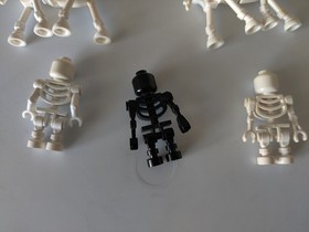 LEGO Castle 7094 Skeleton Minifigures And Horses King's Castle Siege