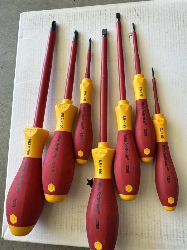Wiha Tools Insulated Screwdriver Lot Of 7 Pieces Flat And Phillip Screwdrivers
