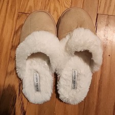 Laura Ashley Slippers Cozy Faux Fur Slip On House Shoes Tan M 6.5-7.5 