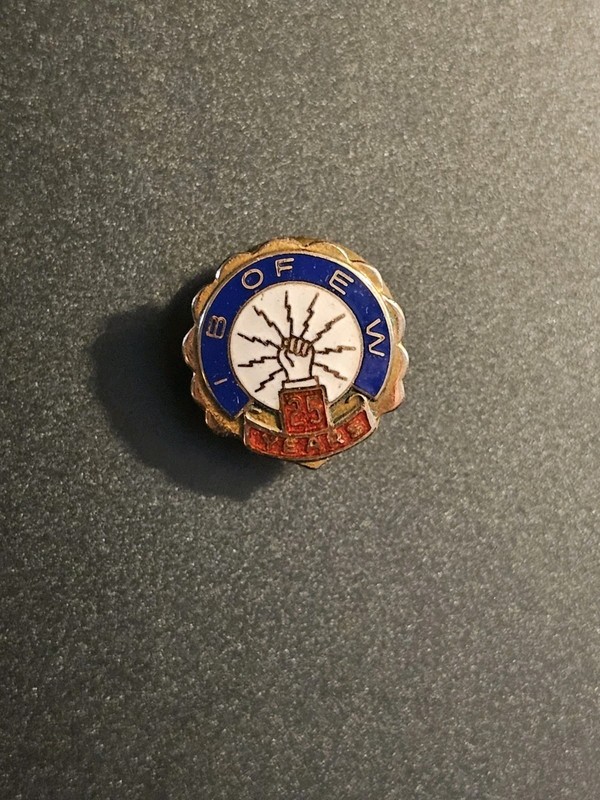 VTG. I B OF E W 10KT 25 YEARS OF SERVICE SCREW BACK LAPEL PIN