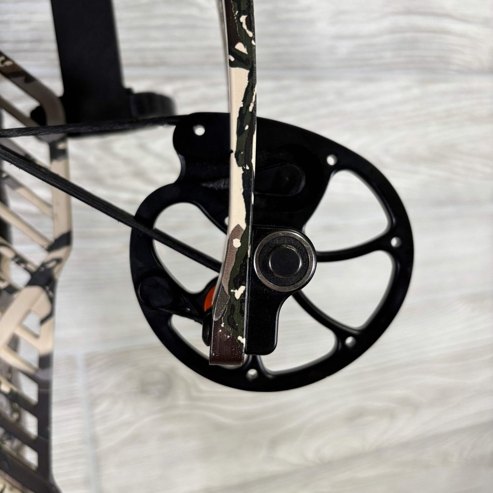 Used Ravin R10 crossbow with new Gas strings | eBay