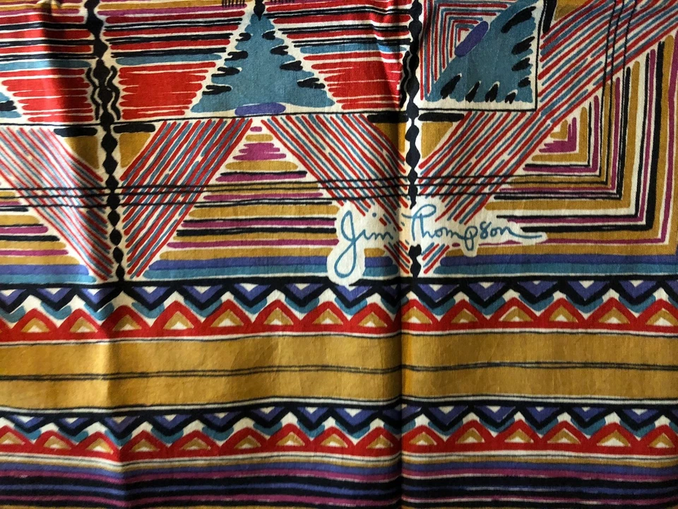 Bufanda con estampado multicolor 100 % algodón Jim Thompson 76 cm x 76 cm dobladillos enrollables Foto 2 de 4